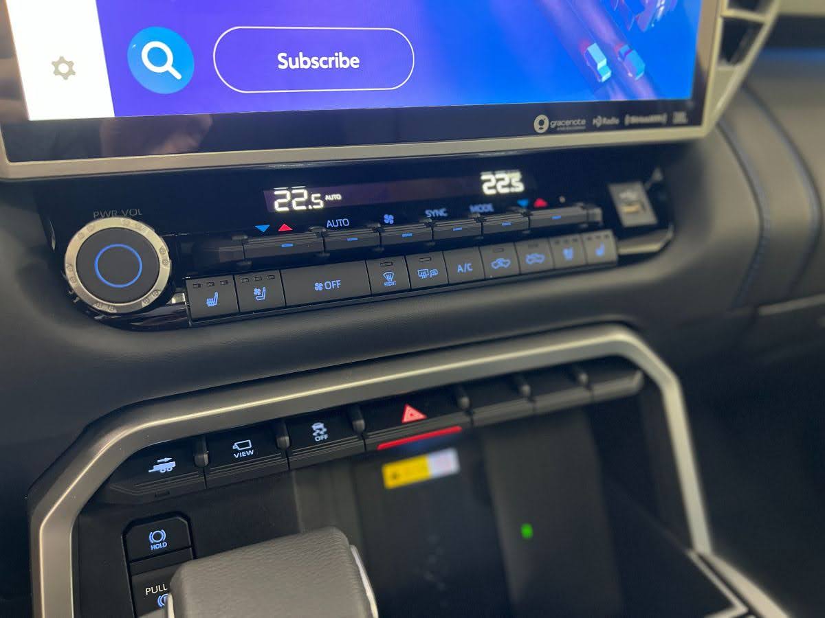 2022 Tundra Platinum Photo Gallery in Black 10 2022 Tundra Platinum Photo Gallery in Black 10